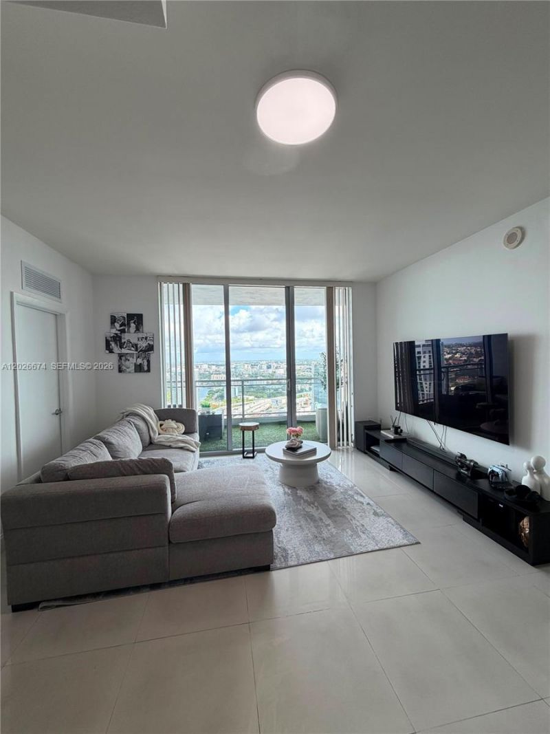 90 SW 3rd St, Unit 4006, Miami, FL 33130 Photo