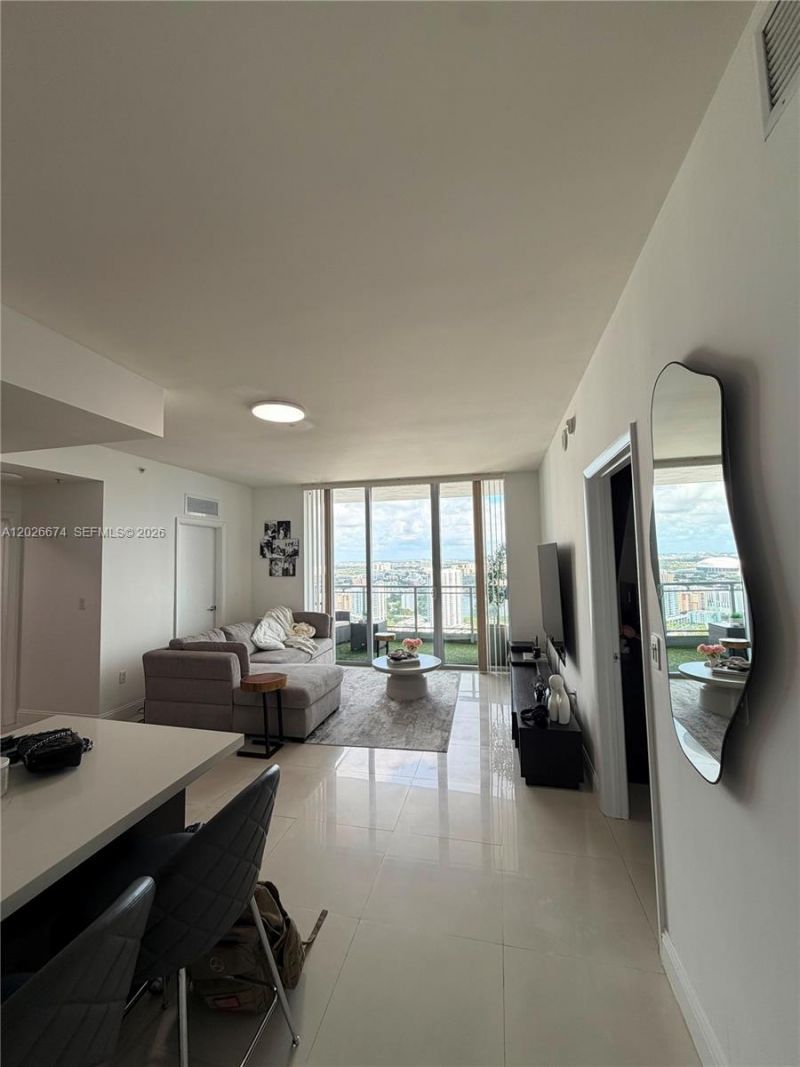 90 SW 3rd St, Unit 4006, Miami, FL 33130 Photo