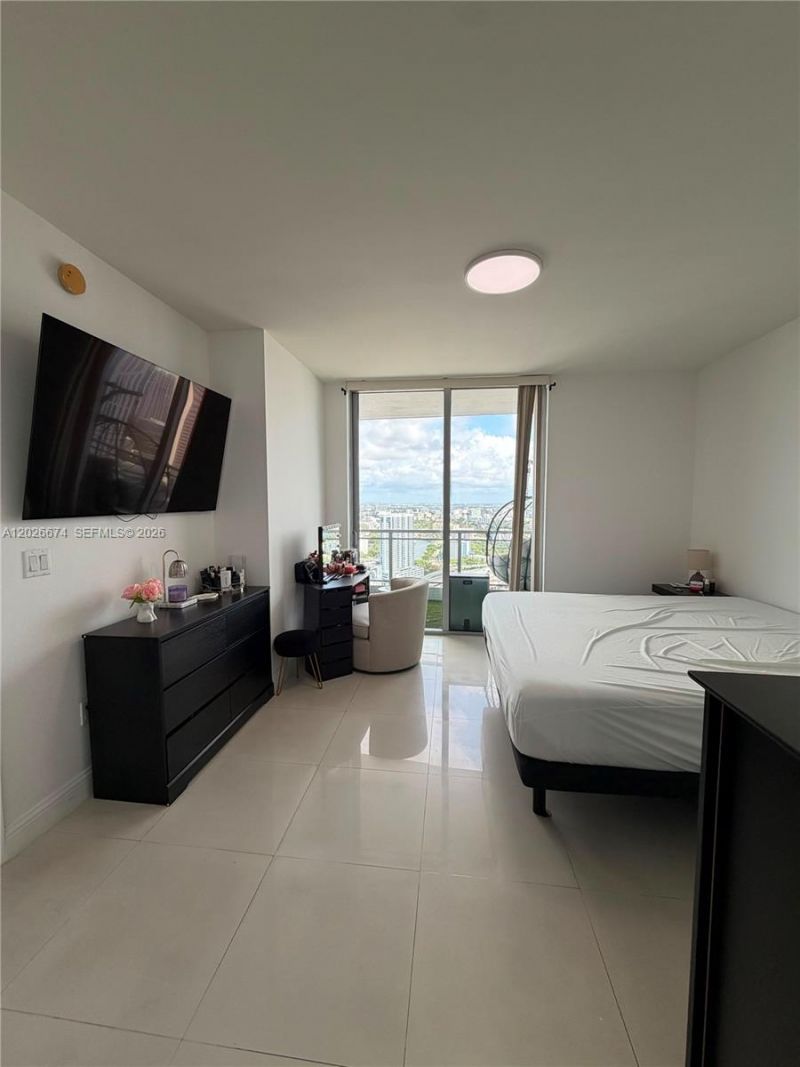 90 SW 3rd St, Unit 4006, Miami, FL 33130 Photo