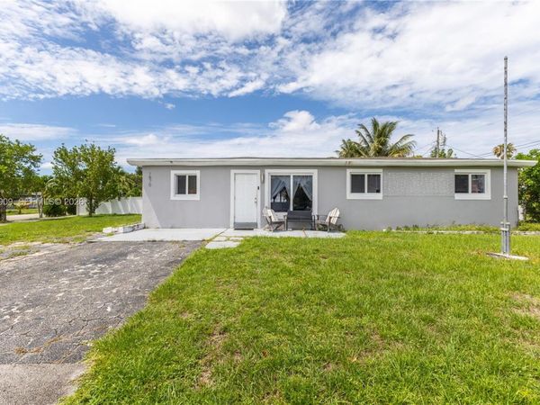 1870 SW 42nd Ter , Fort Lauderdale, FL 33317