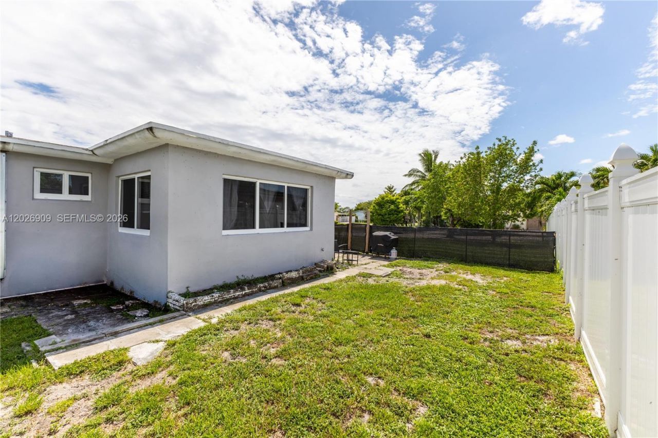 1870 SW 42nd Ter , Fort Lauderdale, FL 33317 Photo