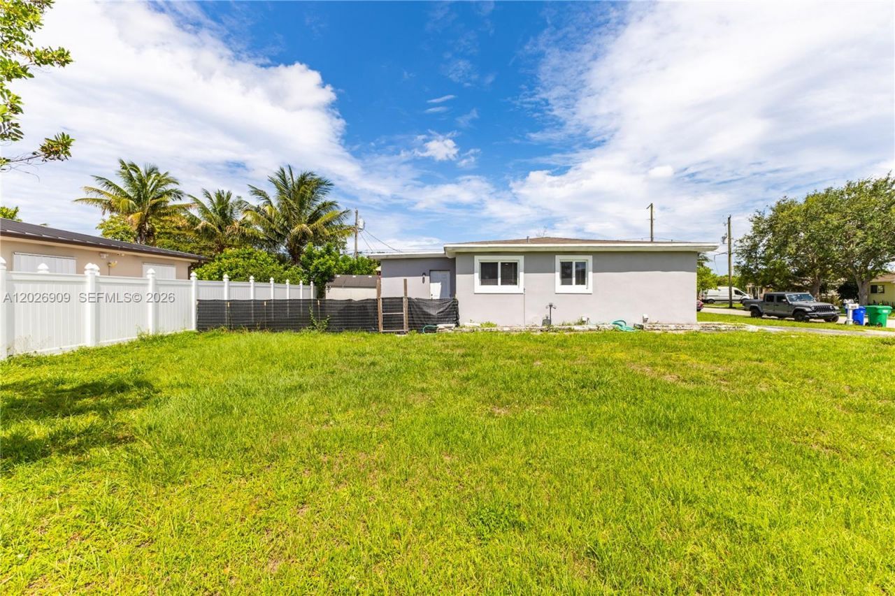 1870 SW 42nd Ter , Fort Lauderdale, FL 33317 Photo