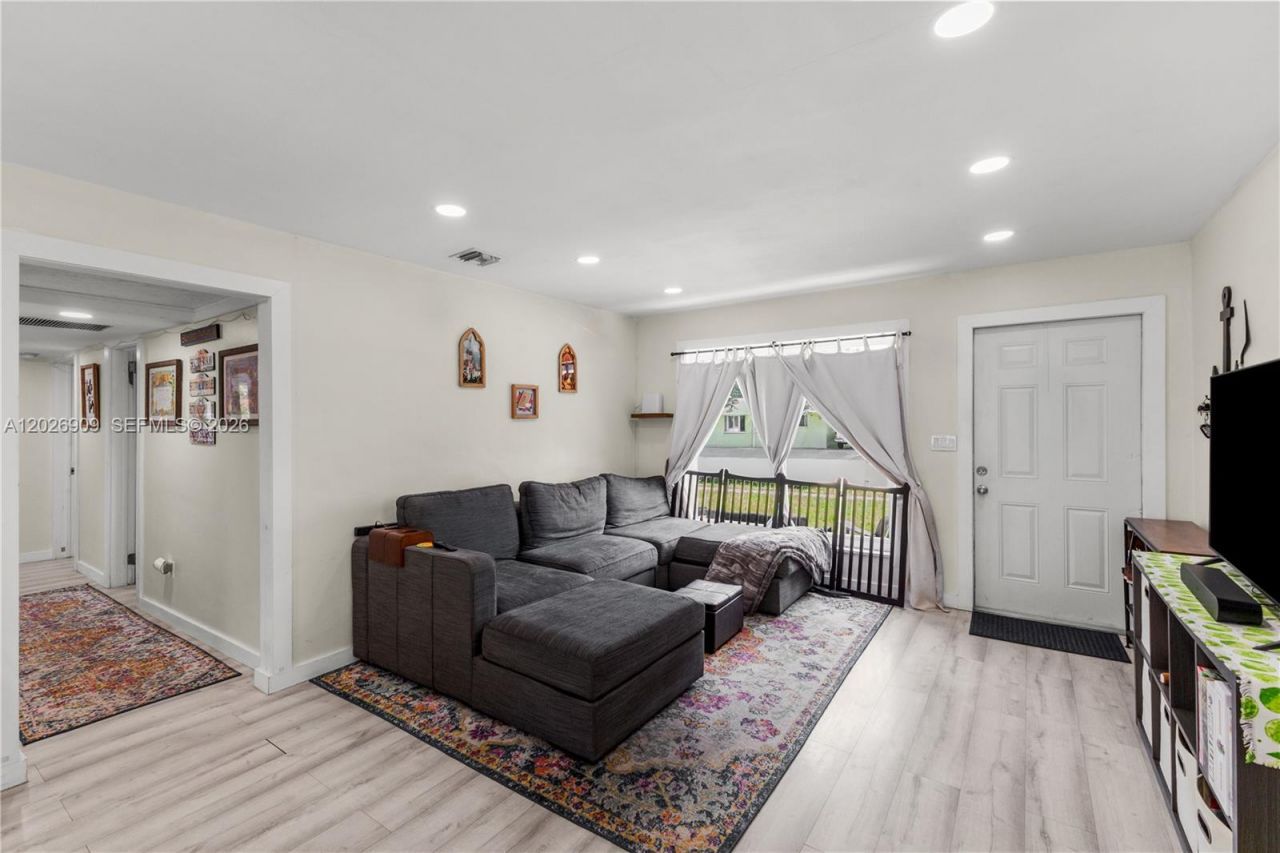 1870 SW 42nd Ter , Fort Lauderdale, FL 33317 Photo