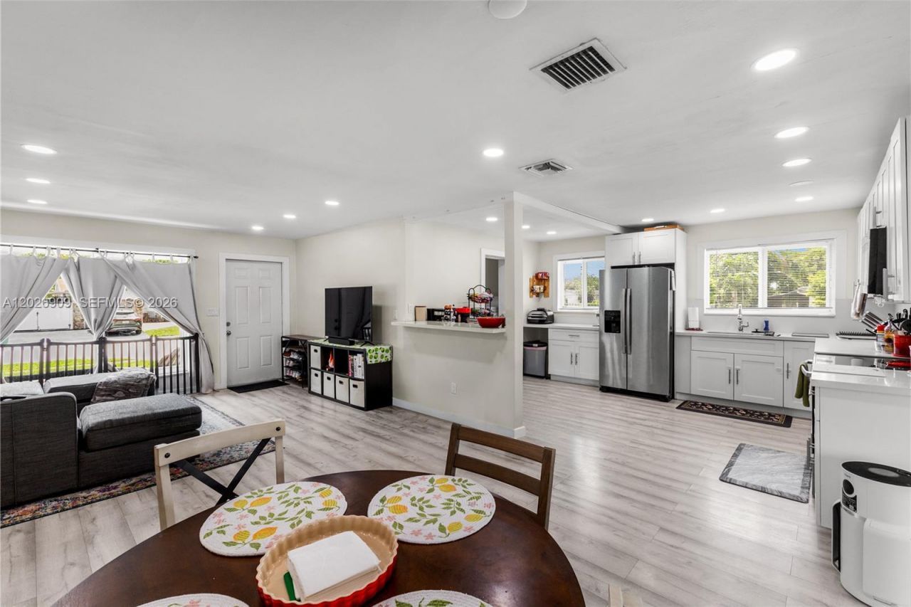 1870 SW 42nd Ter , Fort Lauderdale, FL 33317 Photo