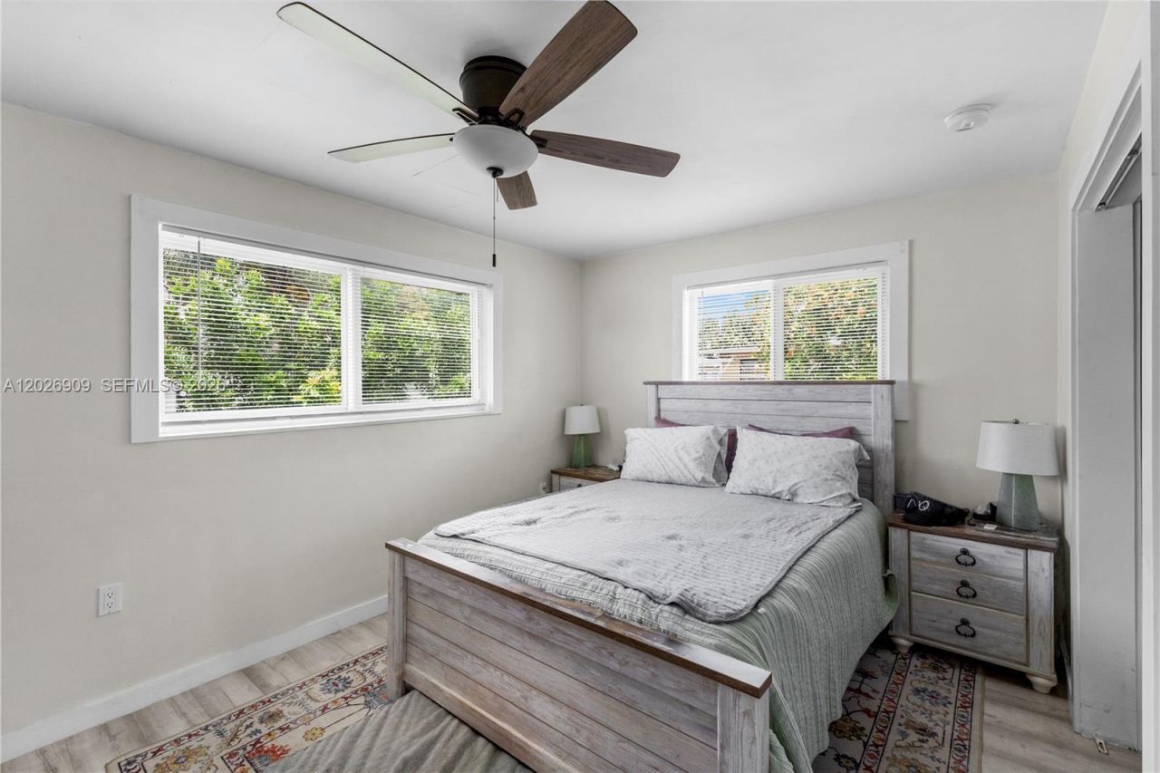 1870 SW 42nd Ter , Fort Lauderdale, FL 33317 Photo
