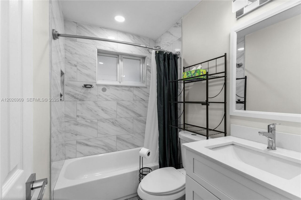 1870 SW 42nd Ter , Fort Lauderdale, FL 33317 Photo