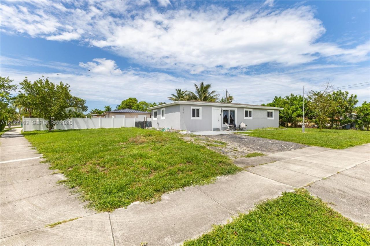 1870 SW 42nd Ter , Fort Lauderdale, FL 33317 Photo