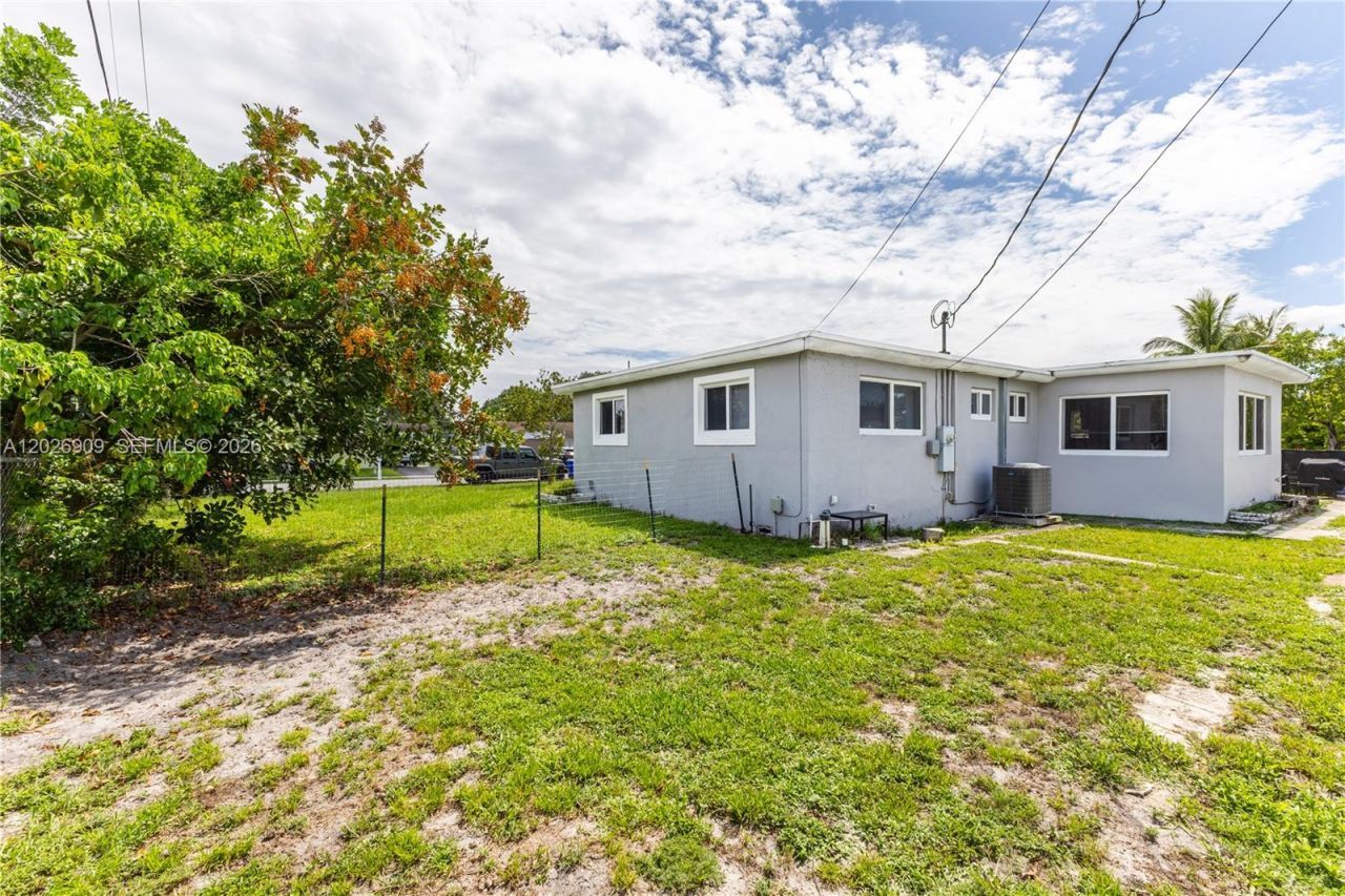 1870 SW 42nd Ter , Fort Lauderdale, FL 33317 Photo