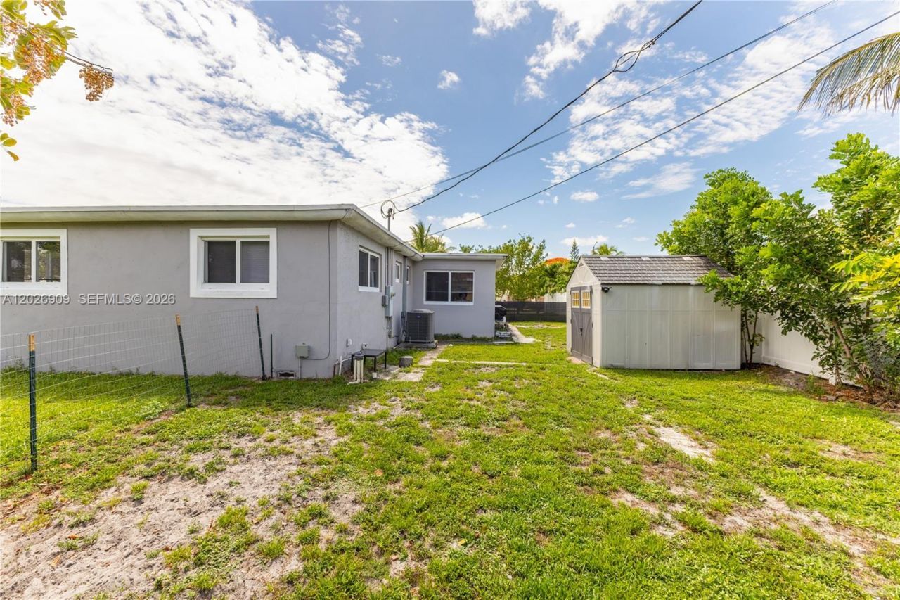 1870 SW 42nd Ter , Fort Lauderdale, FL 33317 Photo
