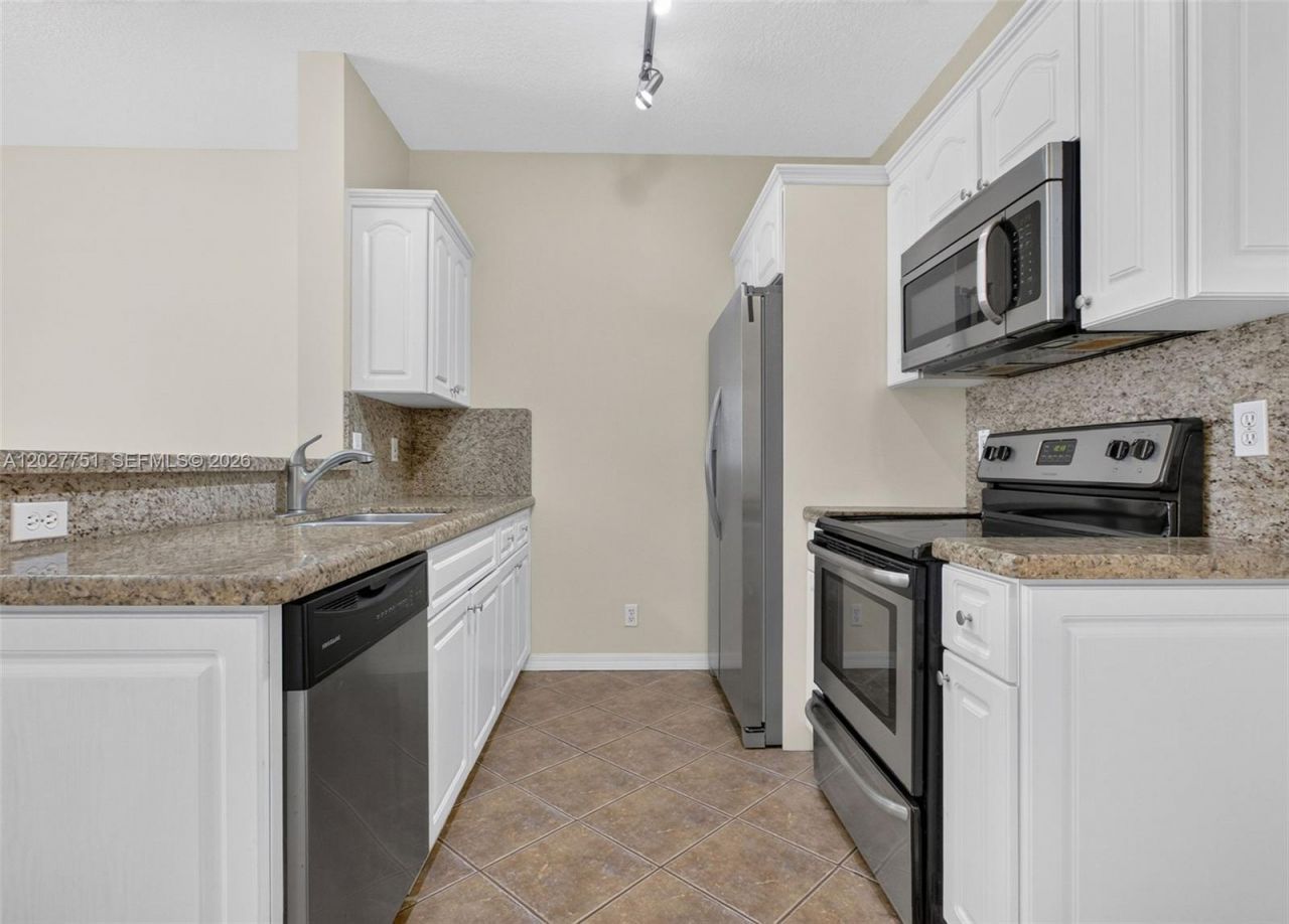 3677 San Simeon Cir, Unit 3677, Weston, FL 33331 Photo