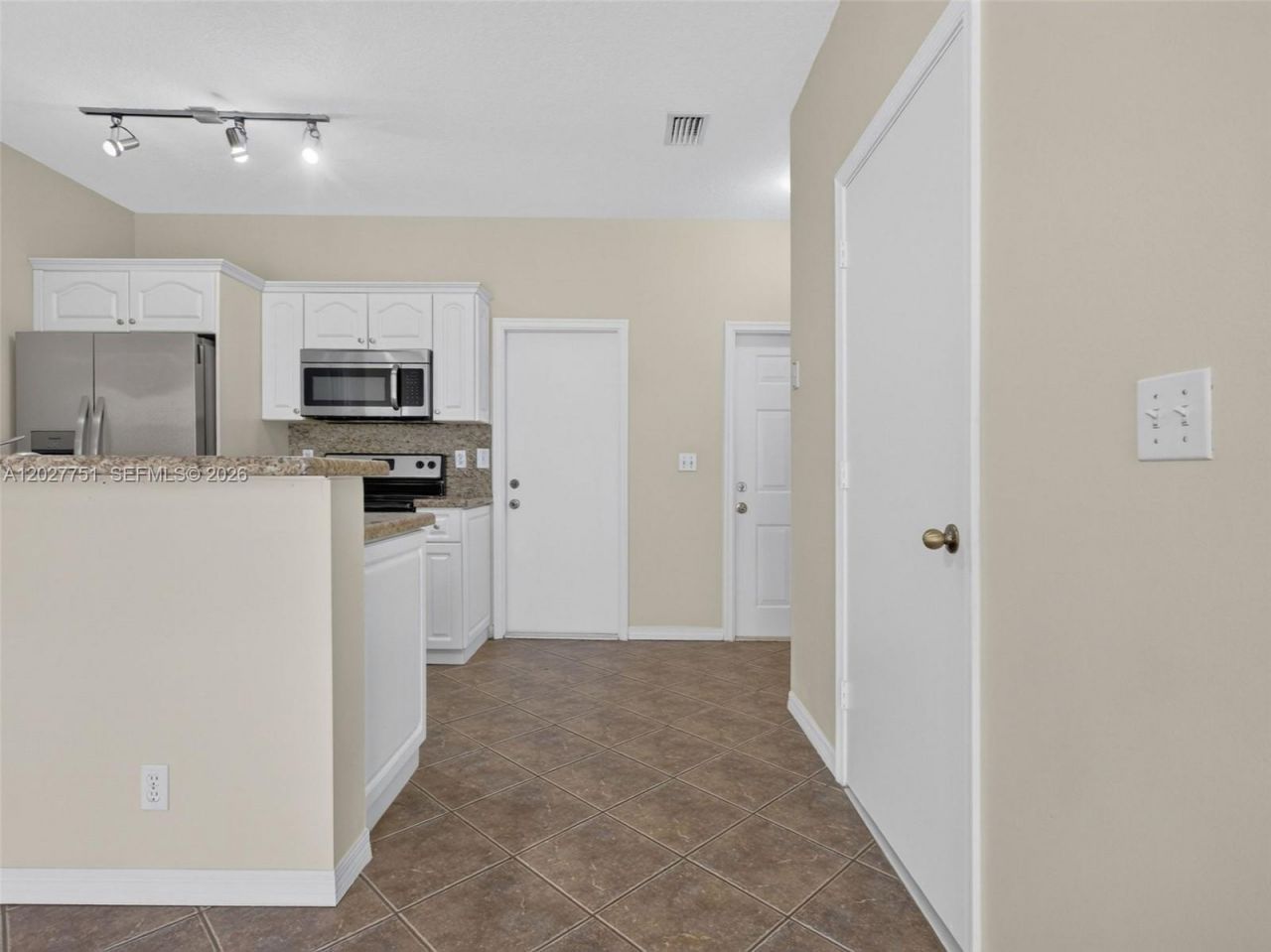 3677 San Simeon Cir, Unit 3677, Weston, FL 33331 Photo