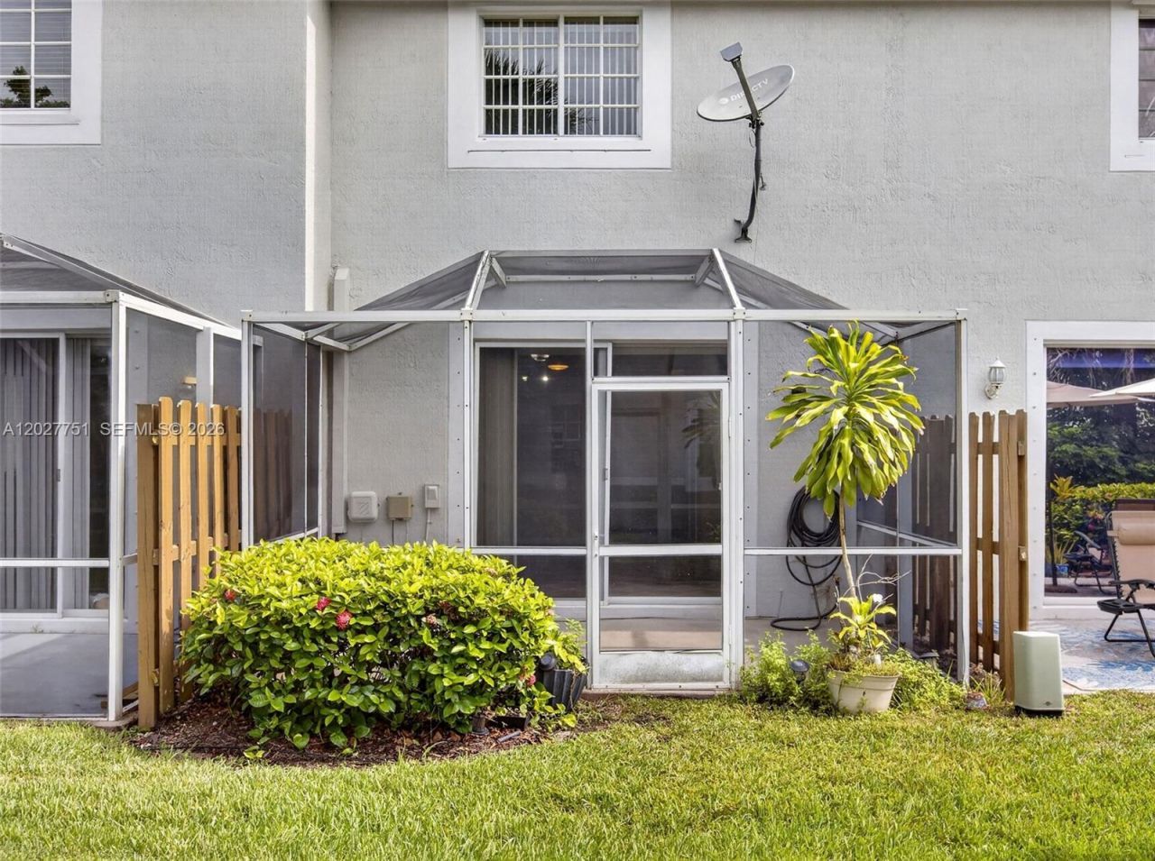 3677 San Simeon Cir, Unit 3677, Weston, FL 33331 Photo