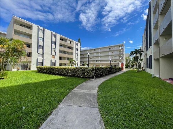 10090 NW 80th Ct , Unit 1123, Hialeah Gardens, FL 33016