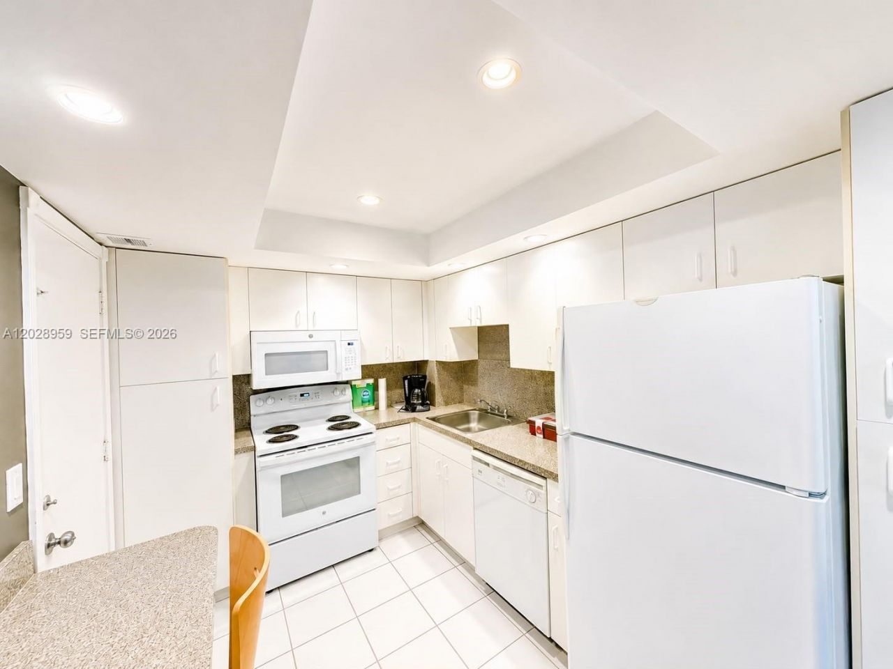 5005 Collins Ave , Unit 616, Miami Beach, FL 33140 Photo