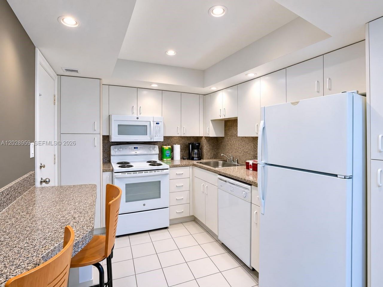 5005 Collins Ave , Unit 616, Miami Beach, FL 33140 Photo