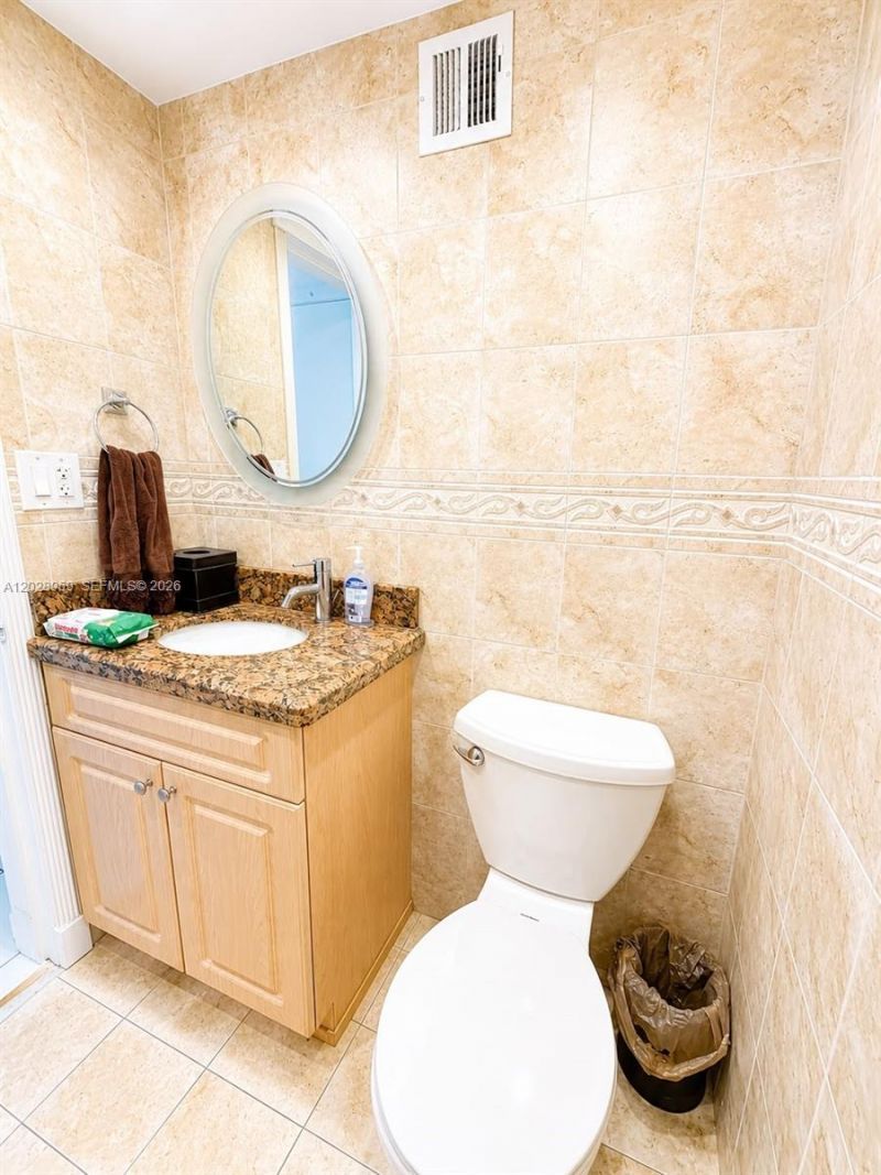 5005 Collins Ave , Unit 616, Miami Beach, FL 33140 Photo