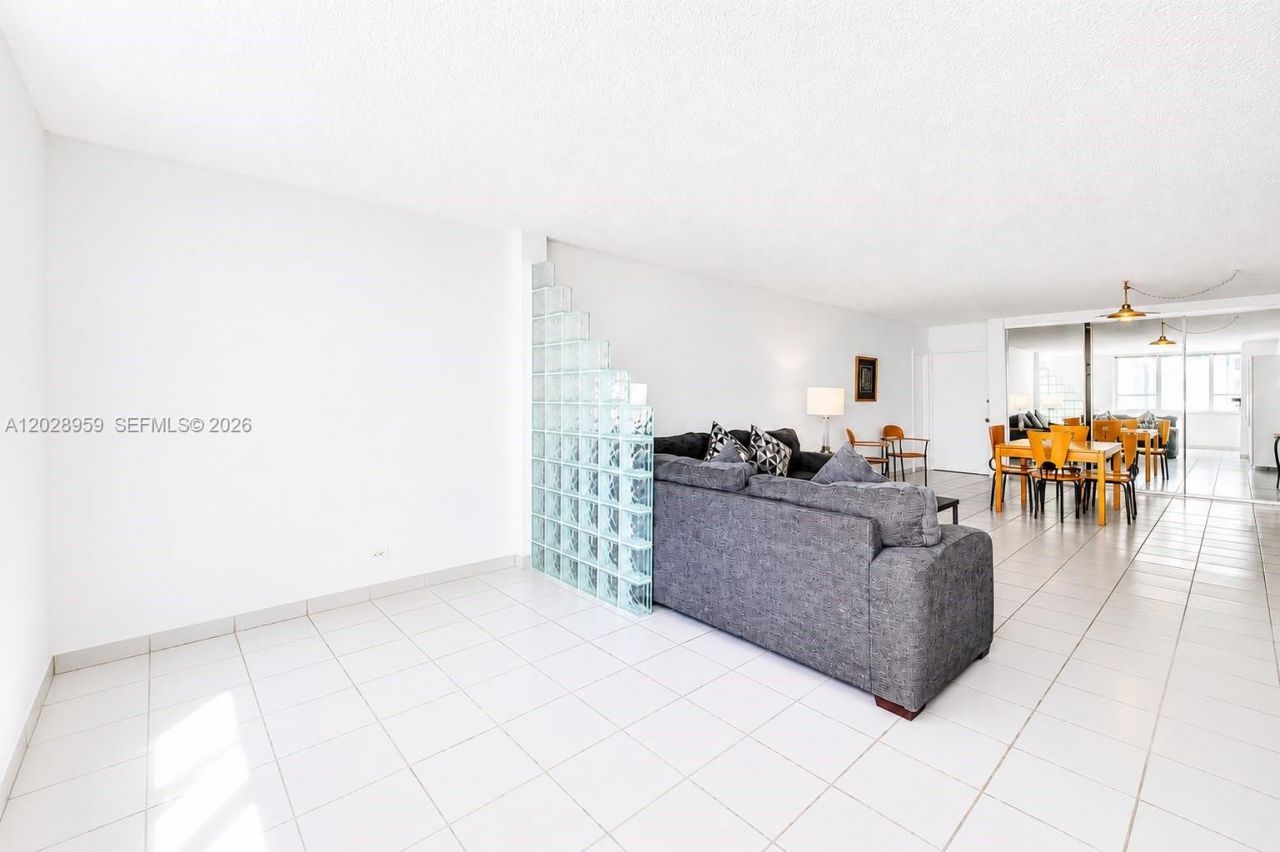 5005 Collins Ave , Unit 616, Miami Beach, FL 33140 Photo