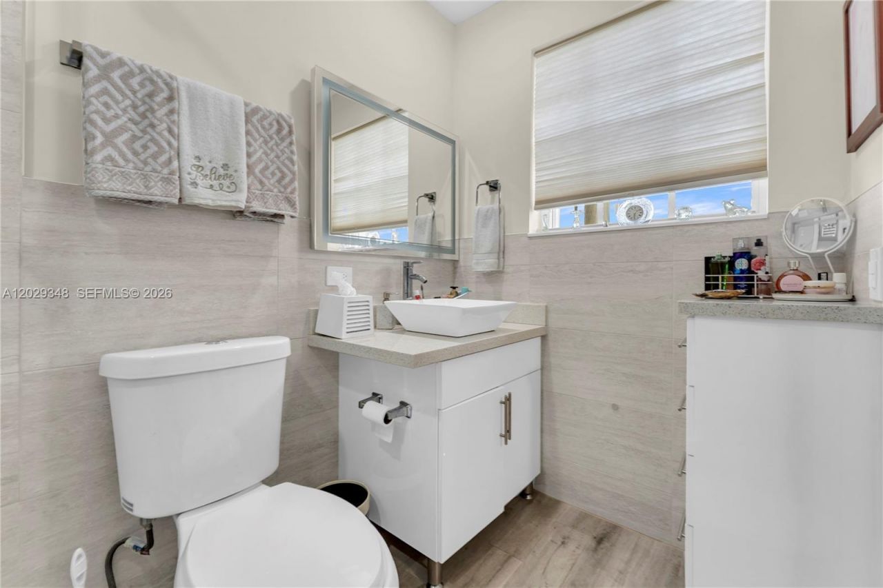 884 W 72nd Pl , Hialeah, FL 33014 Photo