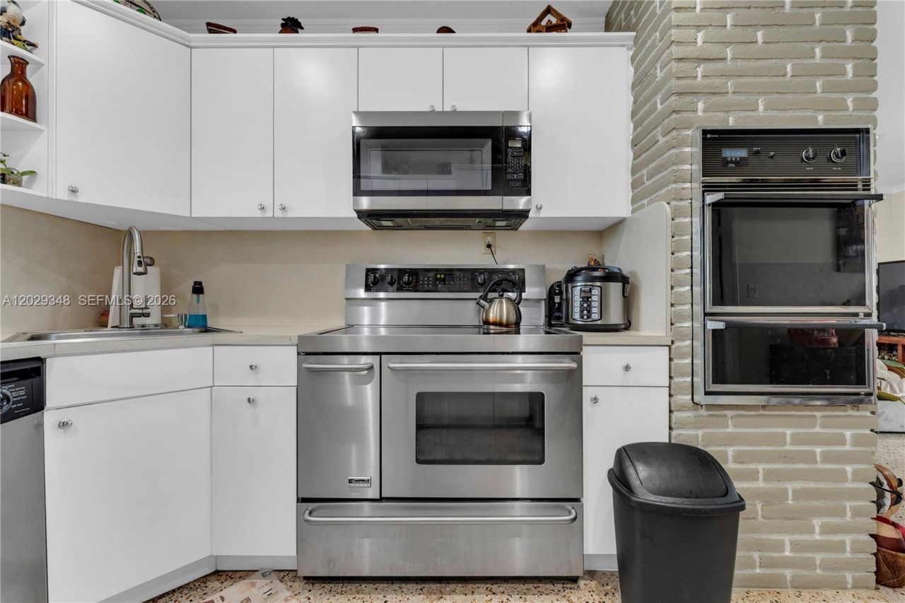 884 W 72nd Pl , Hialeah, FL 33014 Photo