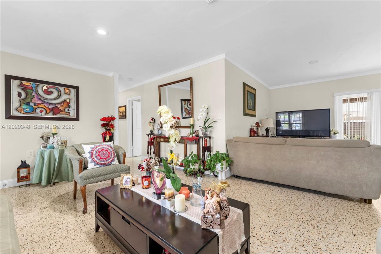884 W 72nd Pl , Hialeah, FL 33014 Photo