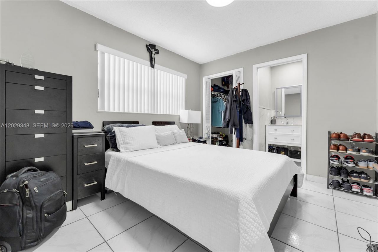 884 W 72nd Pl , Hialeah, FL 33014 Photo