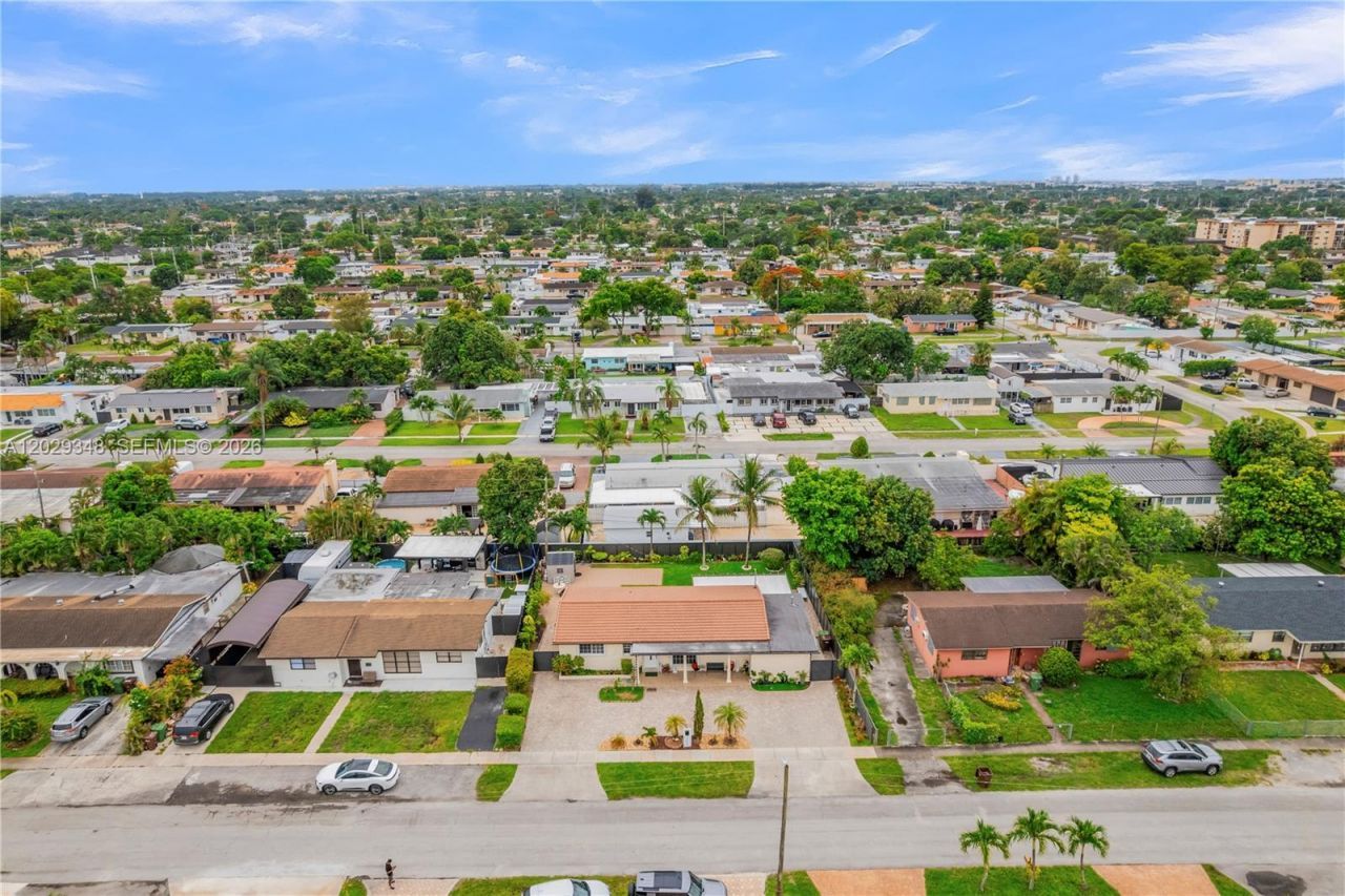 884 W 72nd Pl , Hialeah, FL 33014 Photo