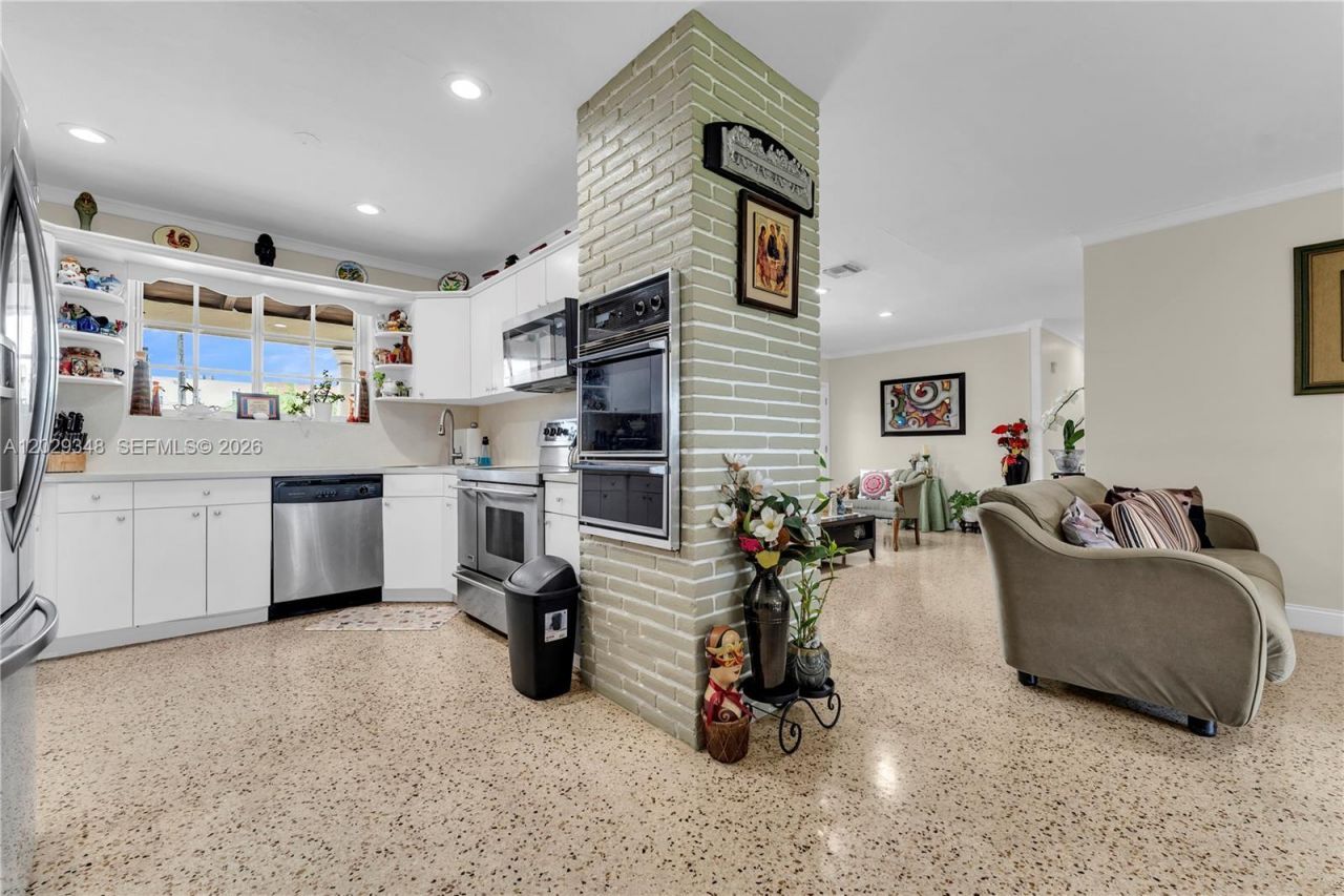 884 W 72nd Pl , Hialeah, FL 33014 Photo