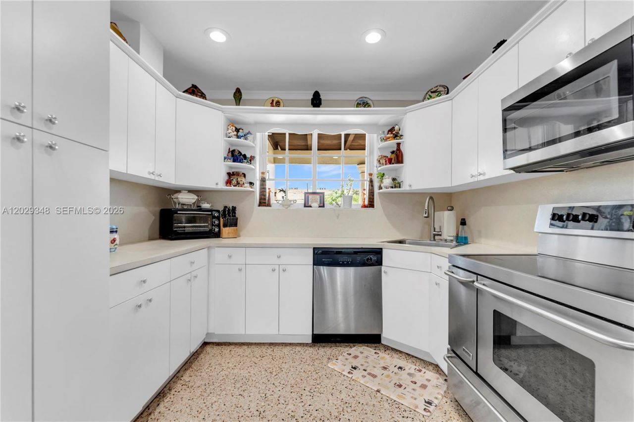 884 W 72nd Pl , Hialeah, FL 33014 Photo