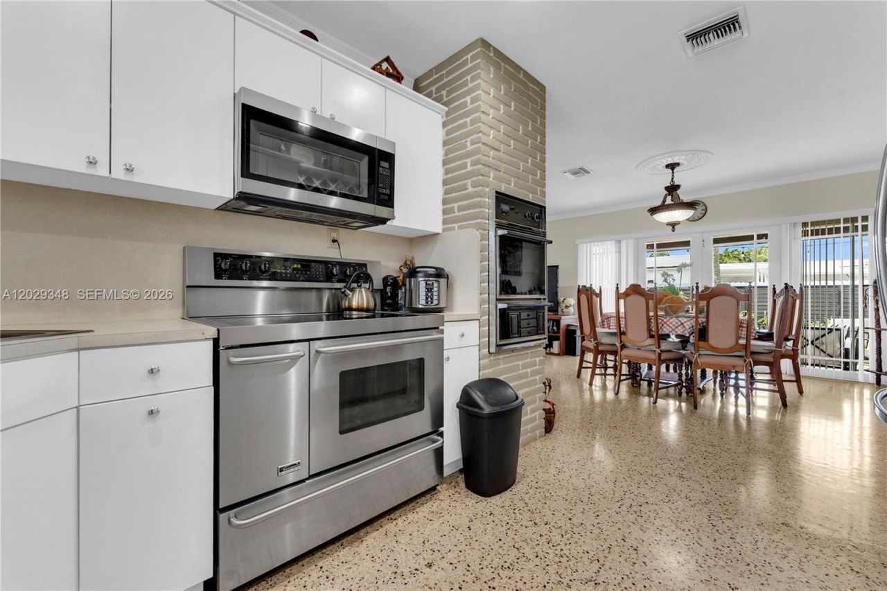 884 W 72nd Pl , Hialeah, FL 33014 Photo
