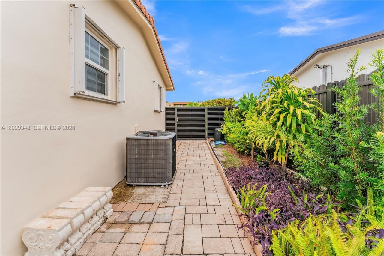 884 W 72nd Pl , Hialeah, FL 33014 Photo