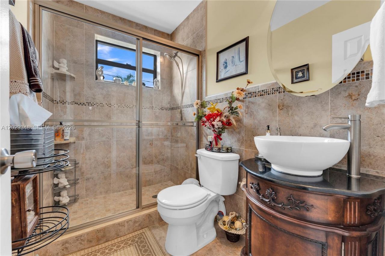884 W 72nd Pl , Hialeah, FL 33014 Photo