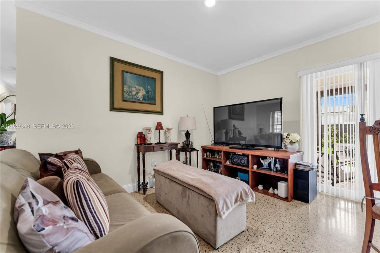884 W 72nd Pl , Hialeah, FL 33014 Photo