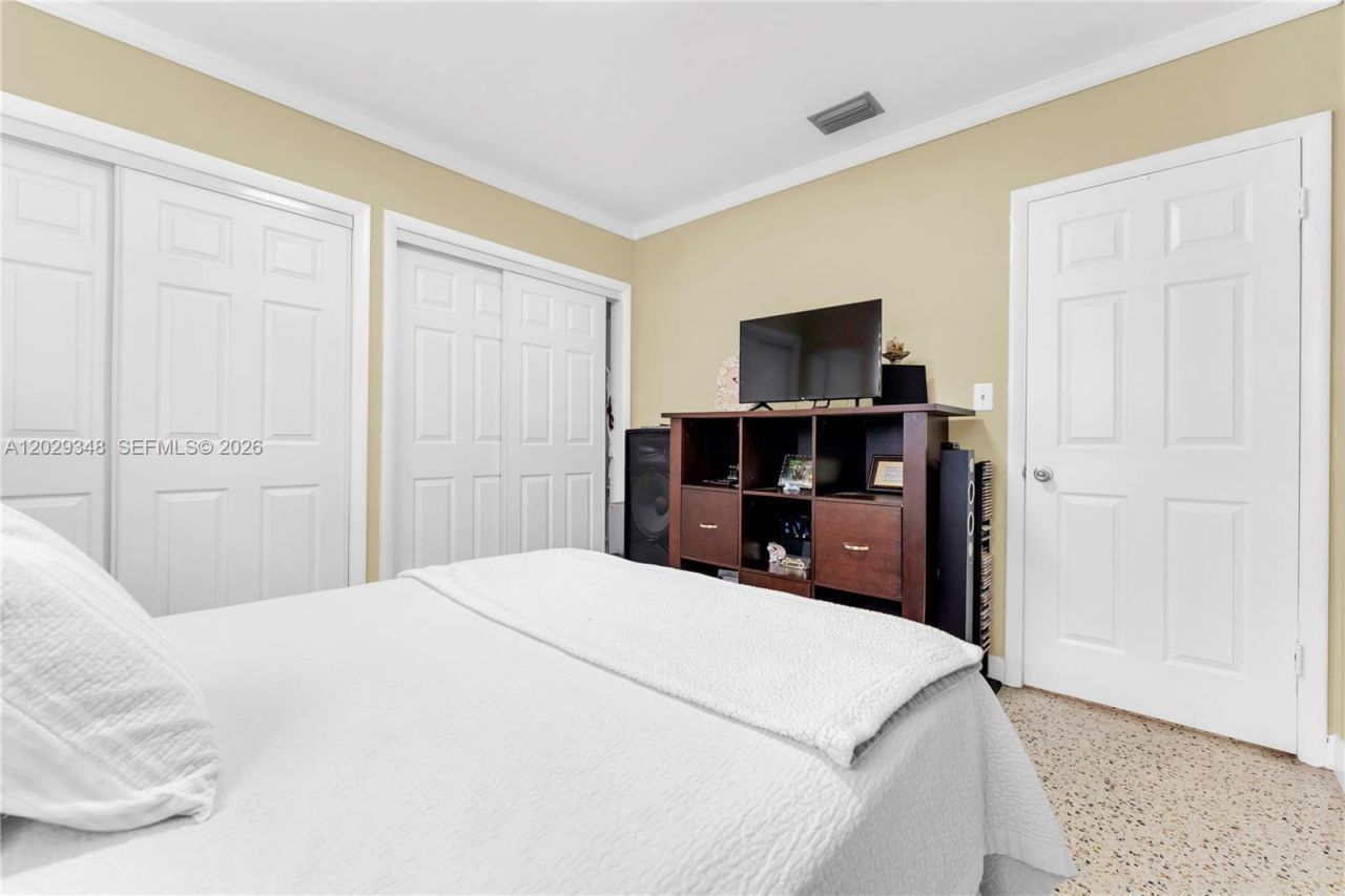 884 W 72nd Pl , Hialeah, FL 33014 Photo