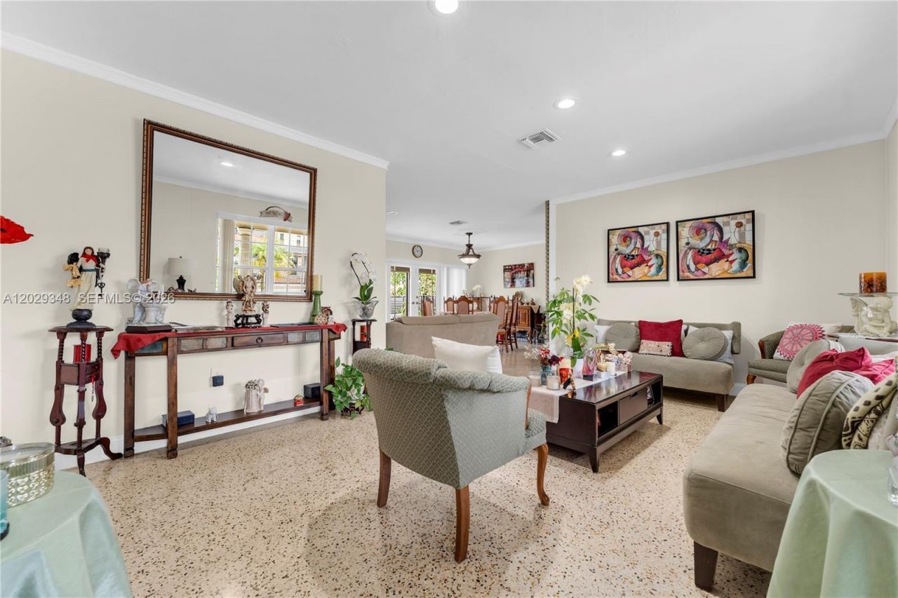 884 W 72nd Pl , Hialeah, FL 33014 Photo