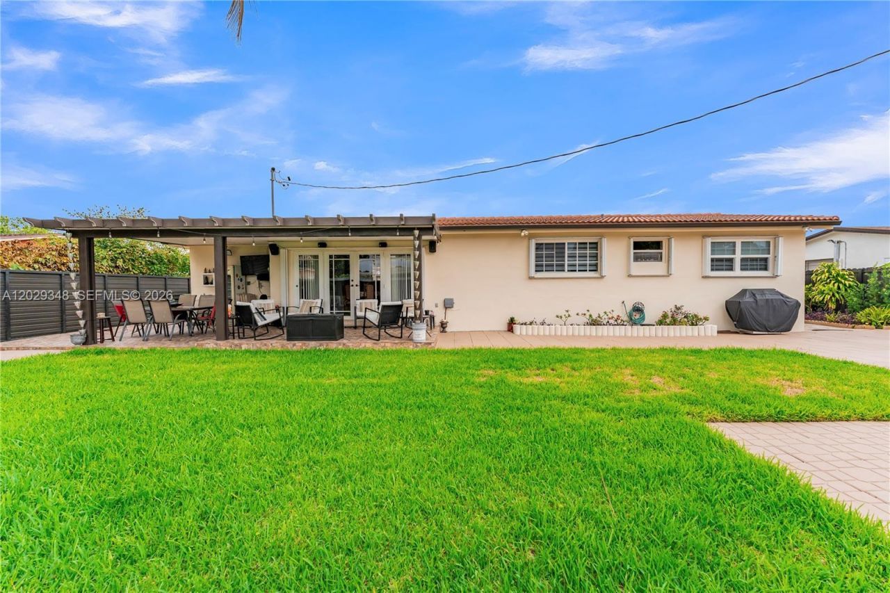 884 W 72nd Pl , Hialeah, FL 33014 Photo