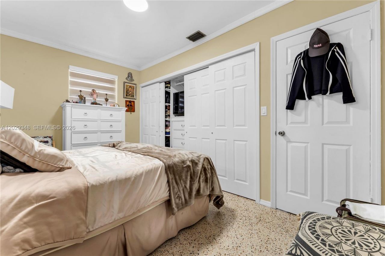 884 W 72nd Pl , Hialeah, FL 33014 Photo