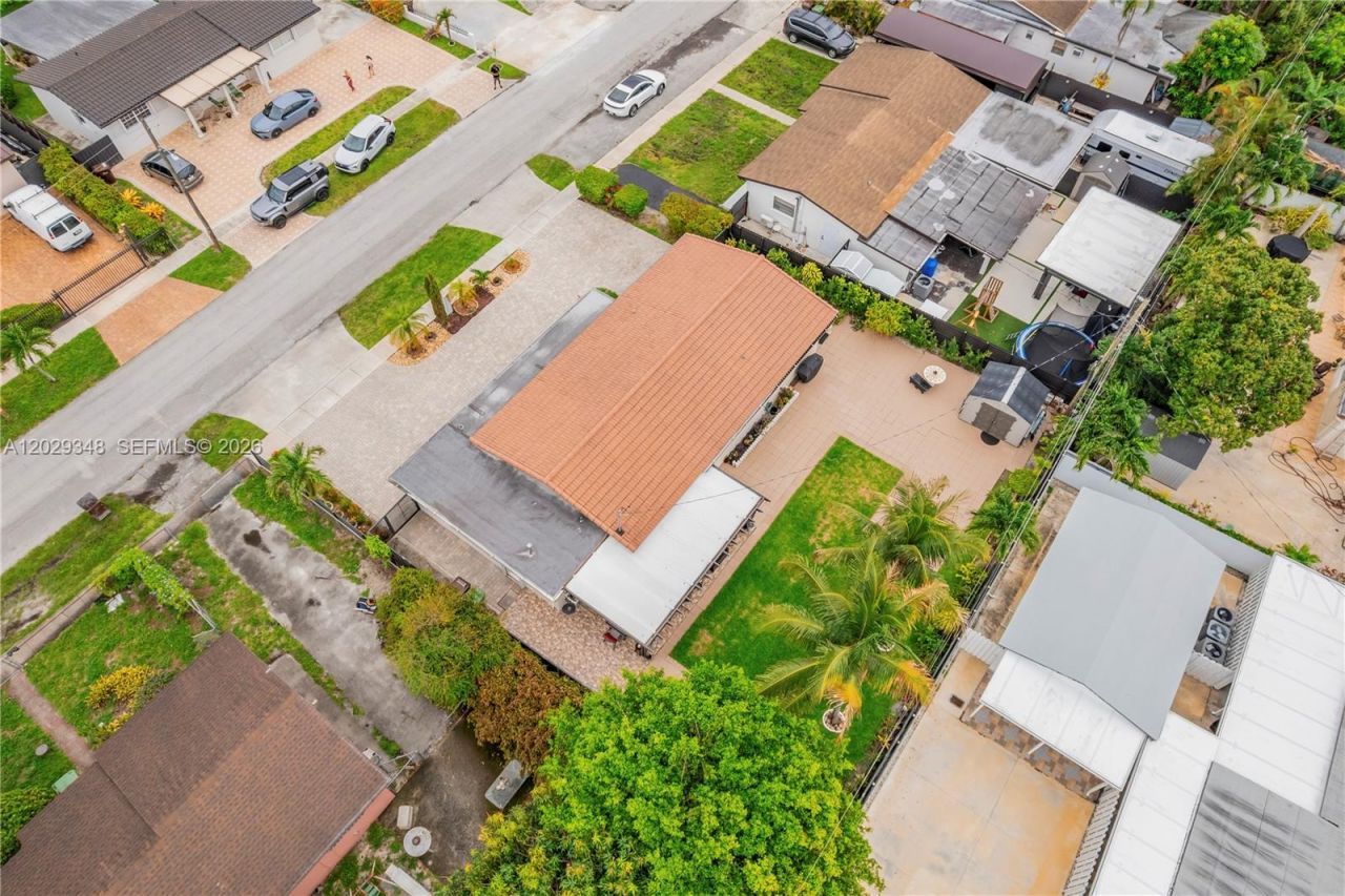 884 W 72nd Pl , Hialeah, FL 33014 Photo