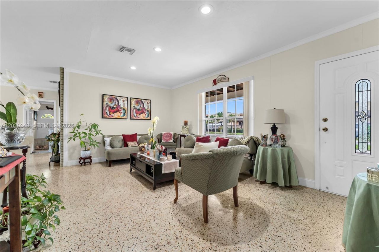 884 W 72nd Pl , Hialeah, FL 33014 Photo