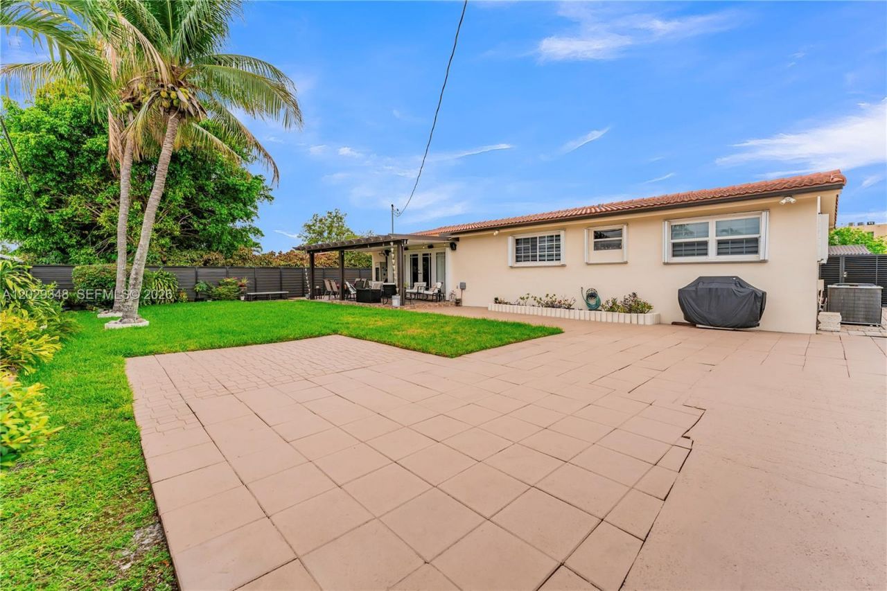 884 W 72nd Pl , Hialeah, FL 33014 Photo