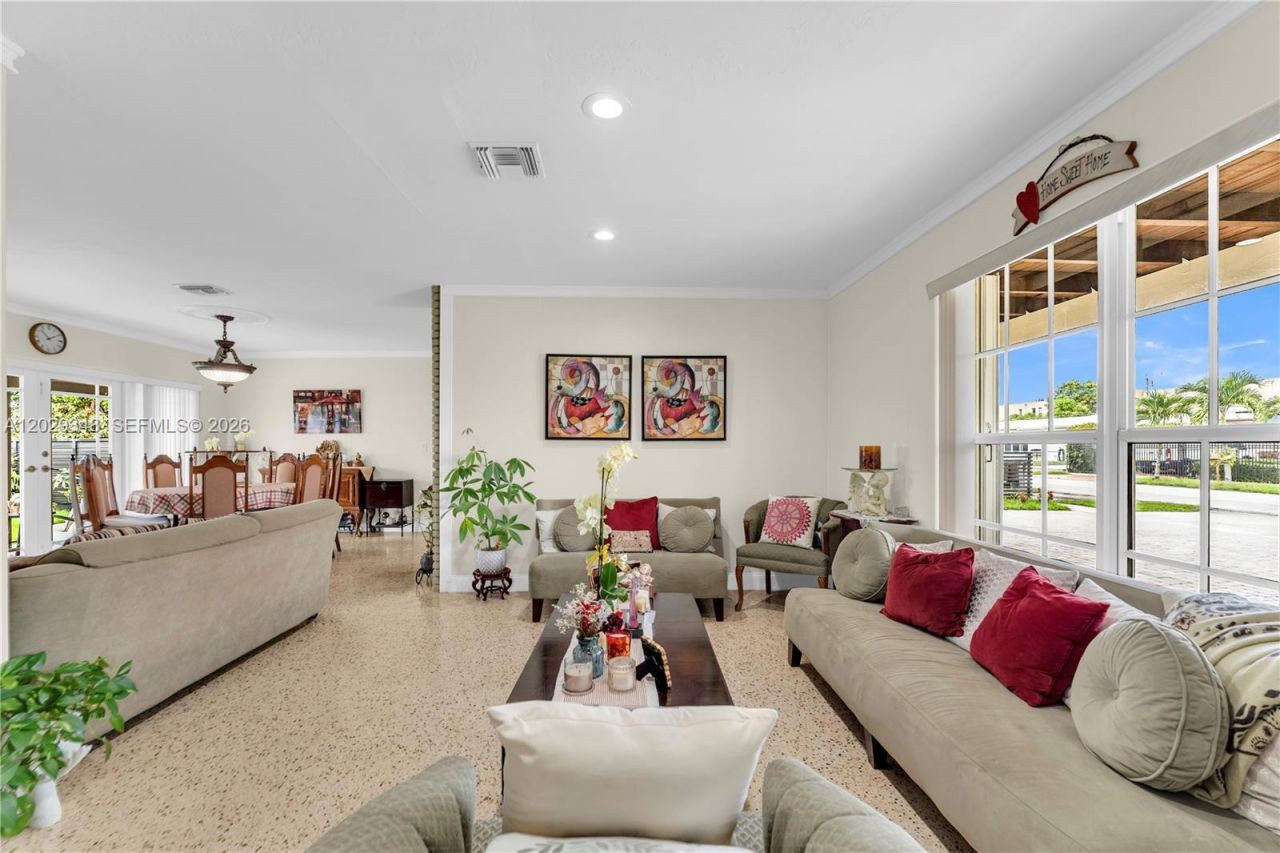 884 W 72nd Pl , Hialeah, FL 33014 Photo