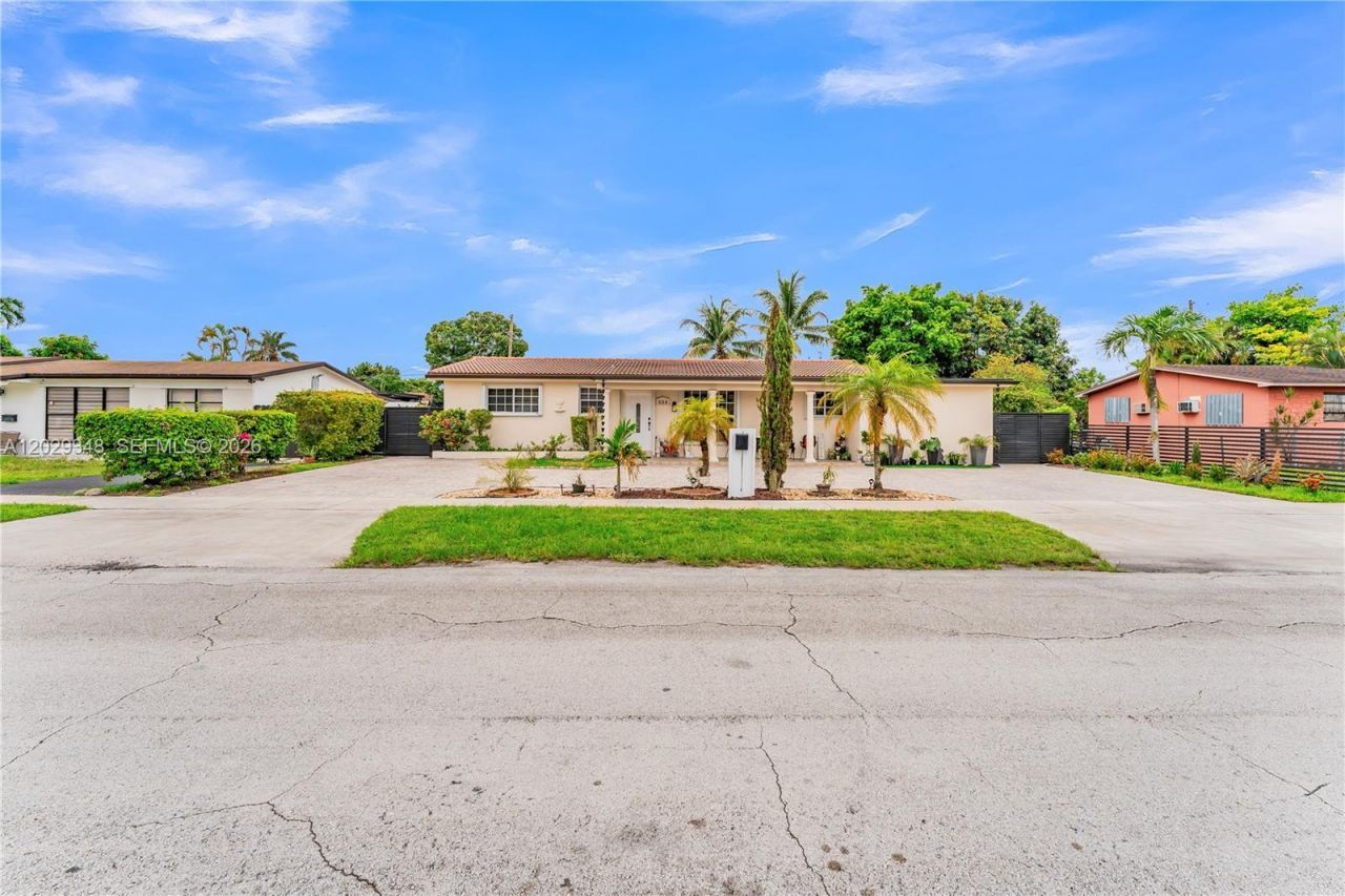 884 W 72nd Pl , Hialeah, FL 33014 Photo