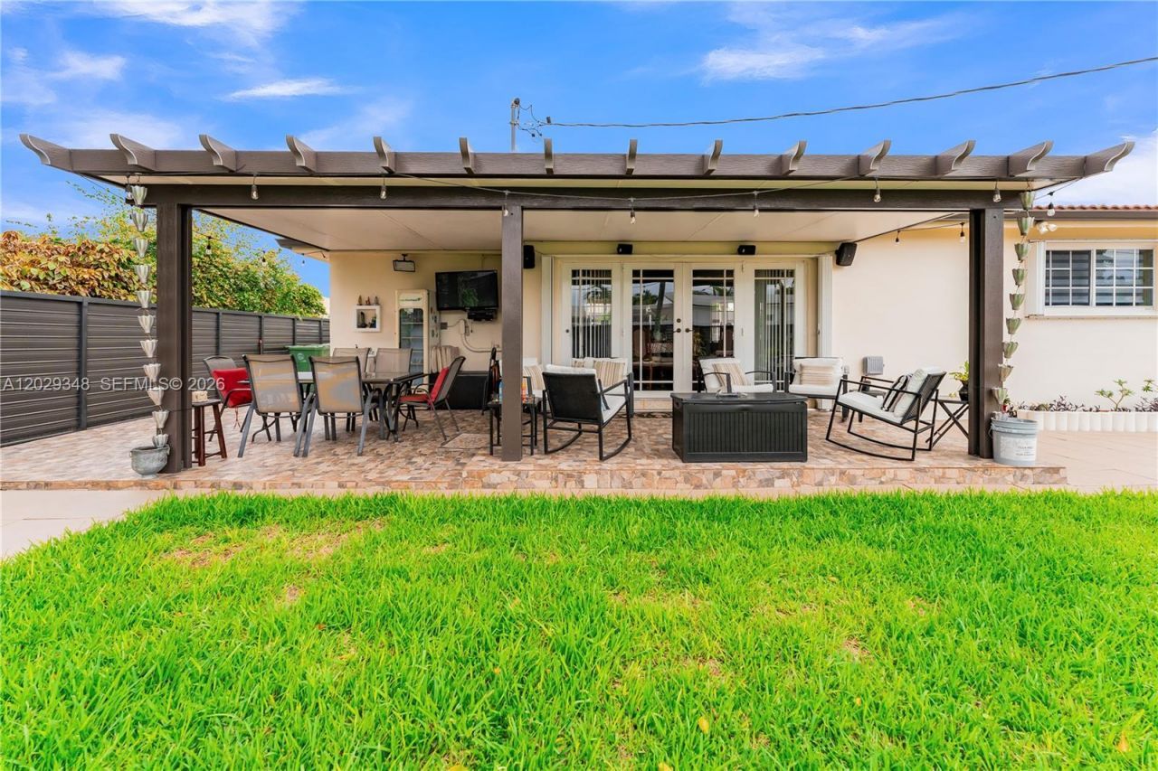 884 W 72nd Pl , Hialeah, FL 33014 Photo