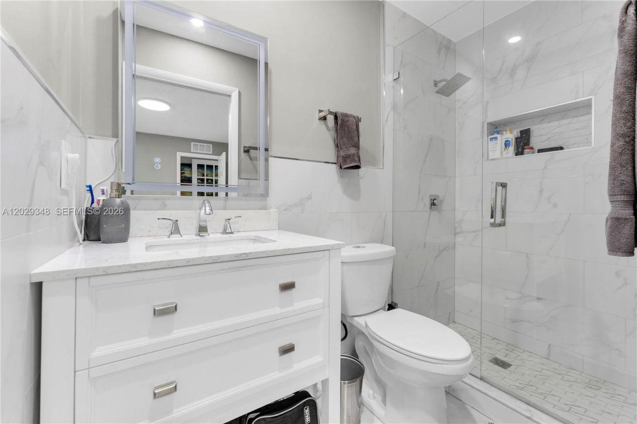 884 W 72nd Pl , Hialeah, FL 33014 Photo