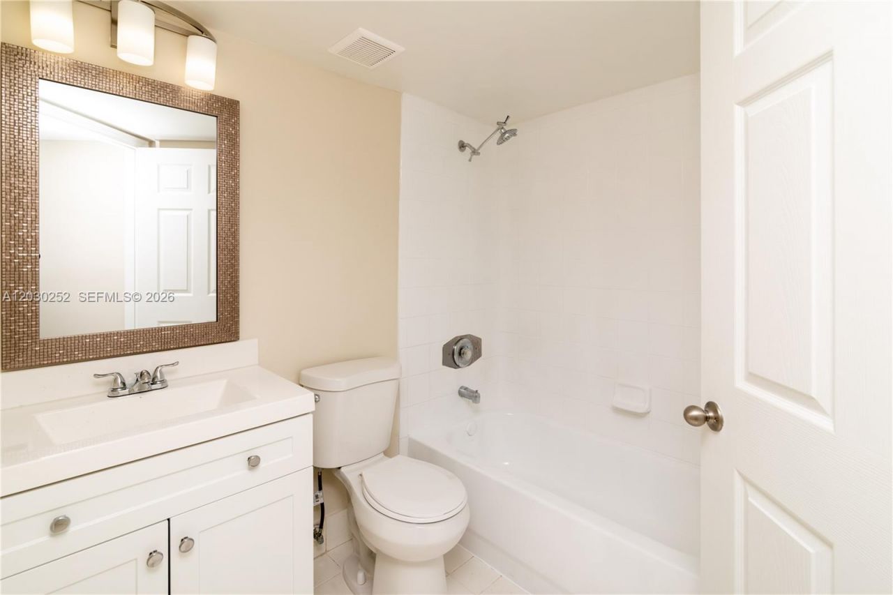 9650 NW 2nd St , Unit 4-304, Pembroke Pines, FL 33024 Photo