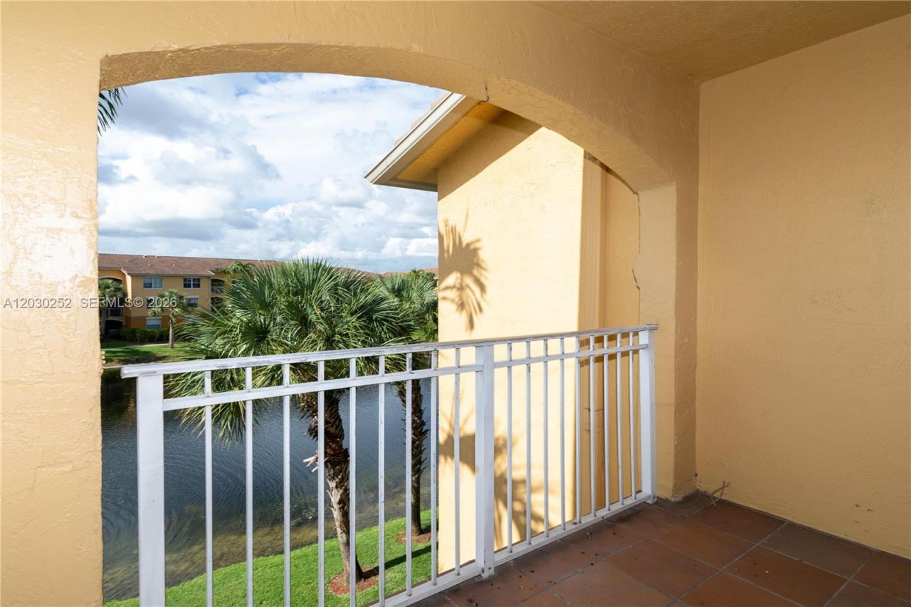 9650 NW 2nd St , Unit 4-304, Pembroke Pines, FL 33024 Photo