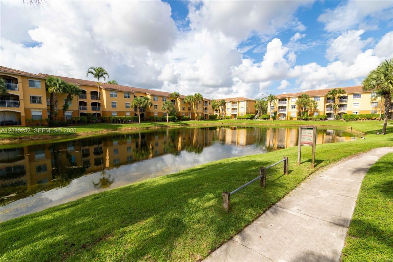 9650 NW 2nd St , Unit 4-304, Pembroke Pines, FL 33024 Photo