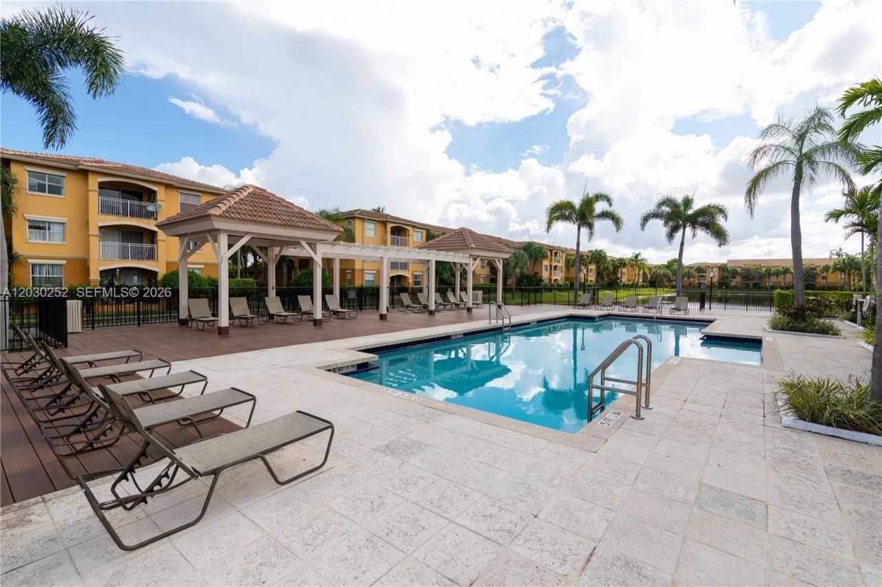 9650 NW 2nd St , Unit 4-304, Pembroke Pines, FL 33024 Photo