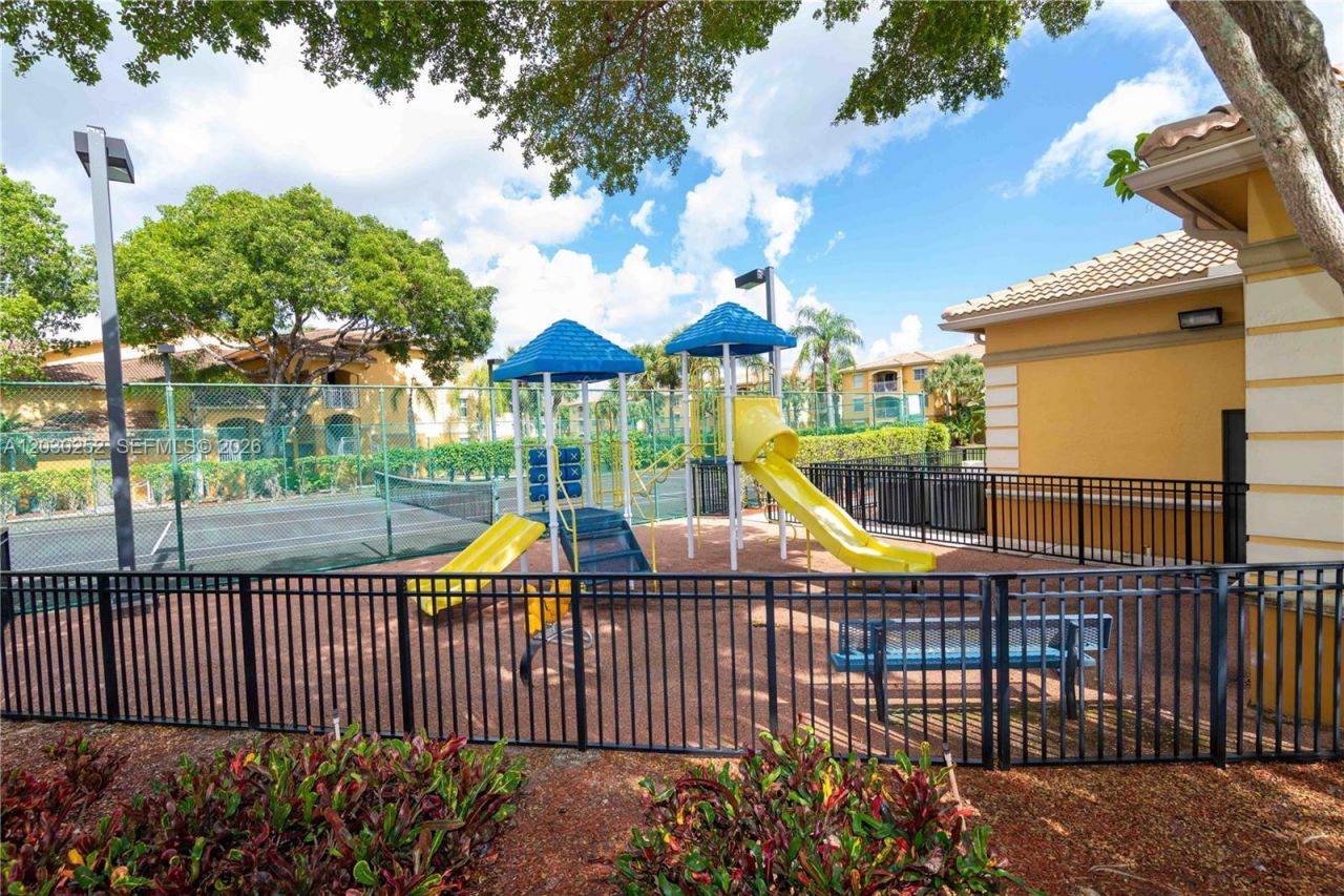 9650 NW 2nd St , Unit 4-304, Pembroke Pines, FL 33024 Photo