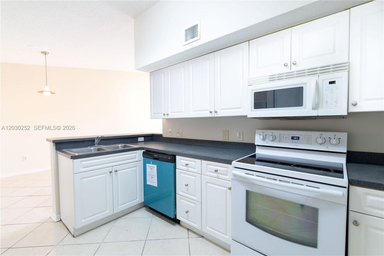 9650 NW 2nd St , Unit 4-304, Pembroke Pines, FL 33024 Photo