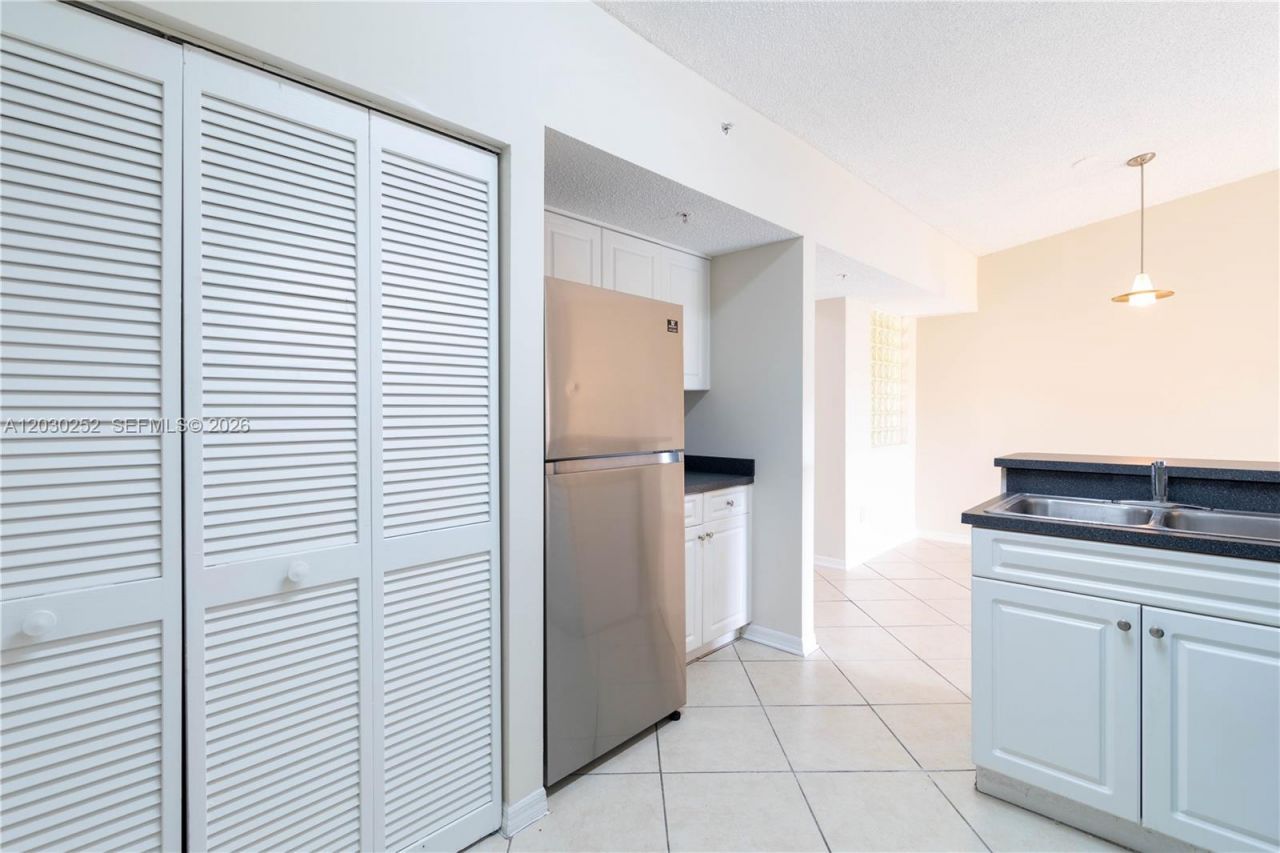 9650 NW 2nd St , Unit 4-304, Pembroke Pines, FL 33024 Photo